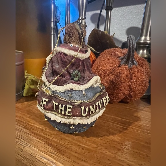 Boyd’s bear Christmas ornament. Queen of the World. 1998. Numbered. - Picture 2 of 4